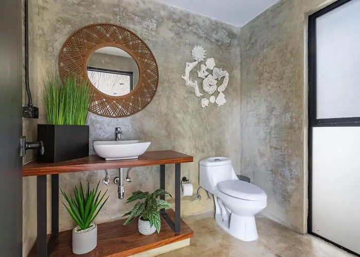 Z102 Studios, 4 Industrial W Pool! Apartamento *