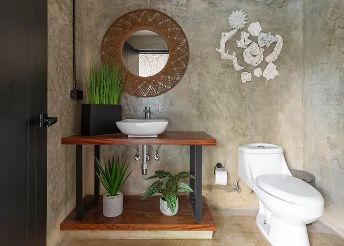 Z102 Studios, 4 Industrial W Pool! Apartamento