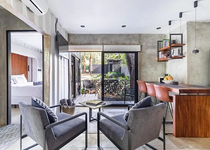 Z102 Studios, 4 Industrial W Pool! Apartamento *