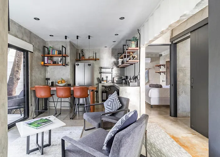 Z102 Studios, 4 Industrial W Pool! Apartamento *