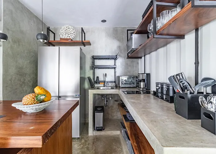 Z102 Studios, 4 Industrial W Pool! Apartamento