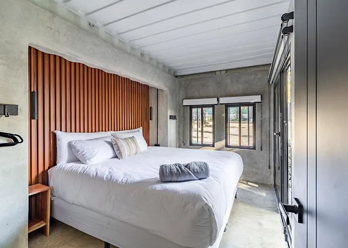 Z102 Studios, 4 Industrial W Pool! Apartamento *