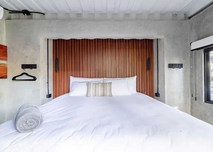 Z102 Studios, 4 Industrial W Pool! Apartamento