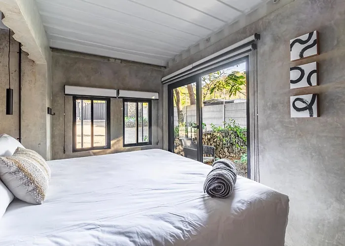 Z102 Studios, 4 Industrial W Pool! Apartamento