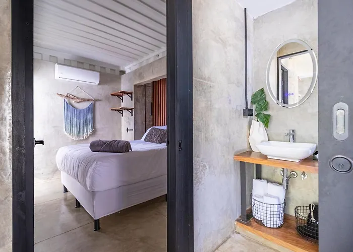 Z102 Studios, 4 Industrial W Pool! Apartamento *
