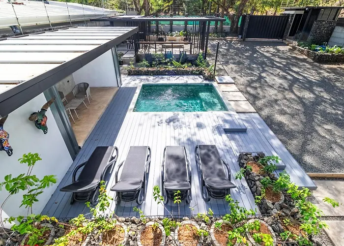 Z102 Studios, 4 Industrial W Pool! *