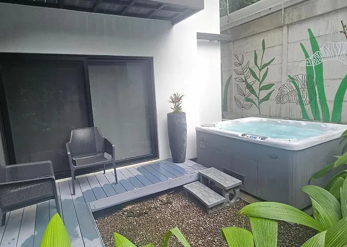 Z102 Studios, 4 Industrial W Pool! Apartamento